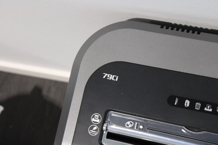 626162-5 TV Peaq ca 46" och dokumentförstörare Fellowes