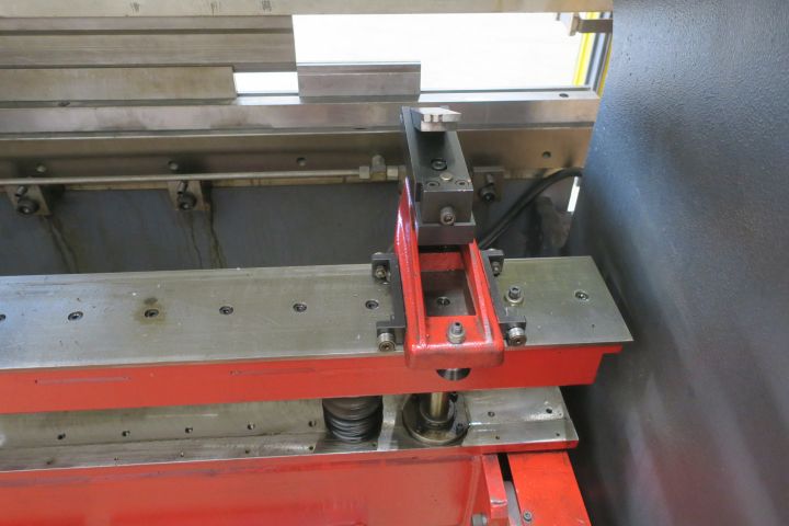 622137-11 Press break Bayler IV 30x1550