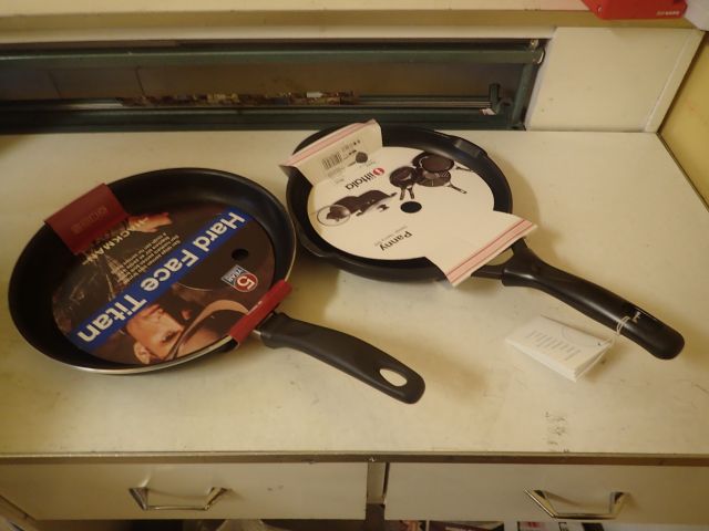 617382-1 Italian grill pan & Hackman frying pan