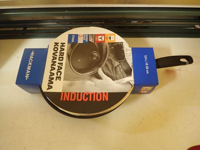 617403-2 Tractor pan with lid Hackman & Cutting Board Anti-slip Bamboo Dorre