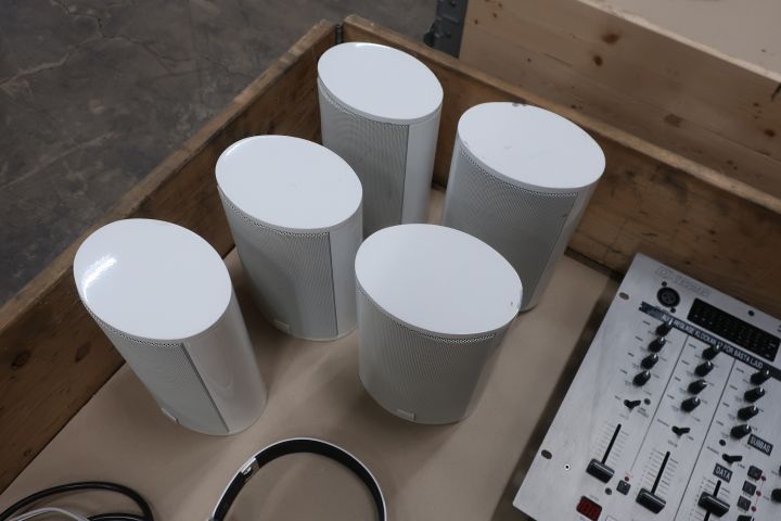 642939-6 Speaker and mixer Canton, Jamo