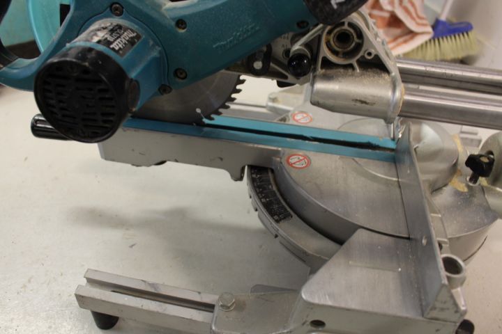 643676-3 Cutting / sawing Makita DLS713