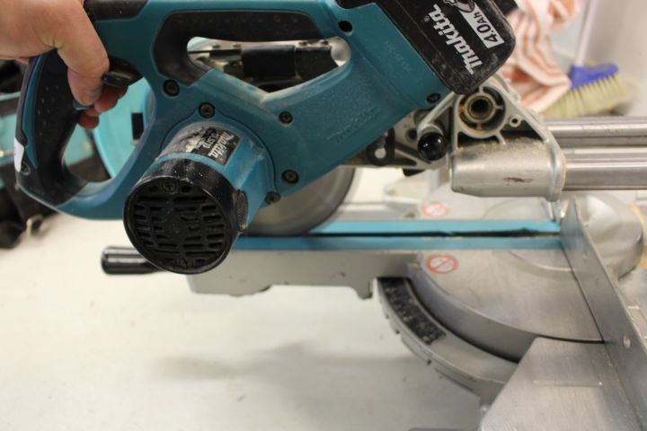 643676-4 Cutting / sawing Makita DLS713