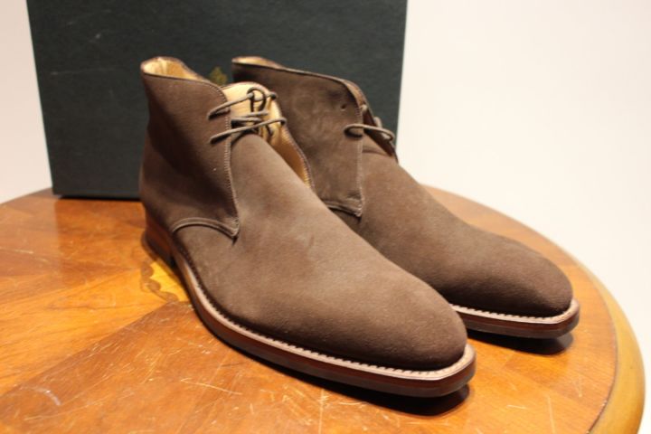 635854-2 Herrskor Crockett & Jones Tetbury DK Brown Dainite Studded Suede, strl 10,5E