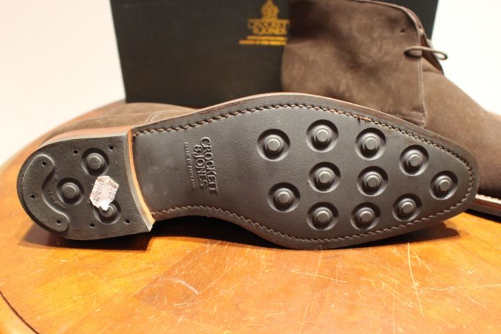 635854-6 Herrskor Crockett & Jones Tetbury DK Brown Dainite Studded Suede, strl 10,5E