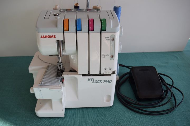 386775-1 Overlock symaskin Janome My Lock 744D