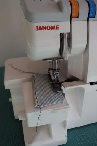 386775-3 Overlock symaskin Janome My Lock 744D