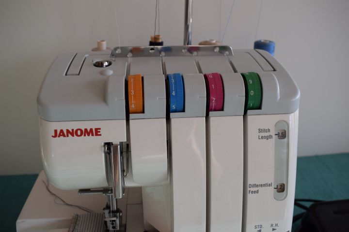 386775-5 Overlock symaskin Janome My Lock 744D