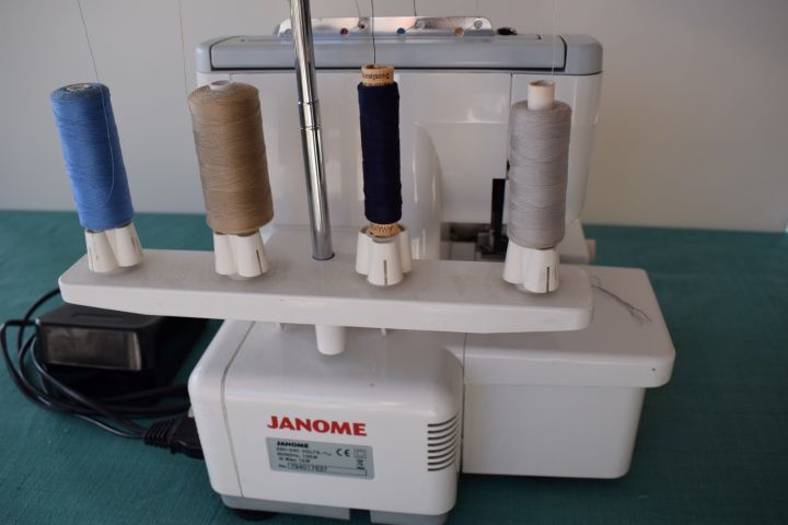 386775-6 Overlock symaskin Janome My Lock 744D