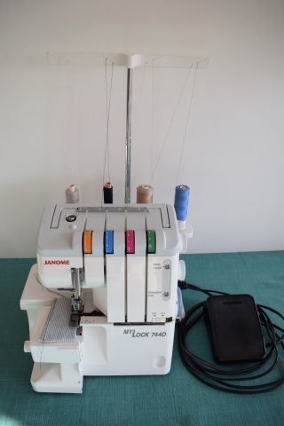 386775-8 Overlock symaskin Janome My Lock 744D