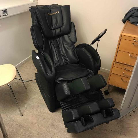 524379-1 Cyber-Relax massage chair