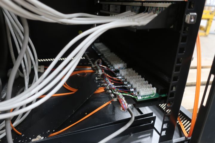643347-5 Nätverksskåp / Rackskåp med HP Switch.