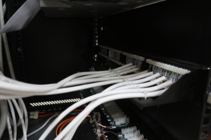 643347-6 Nätverksskåp / Rackskåp med HP Switch.