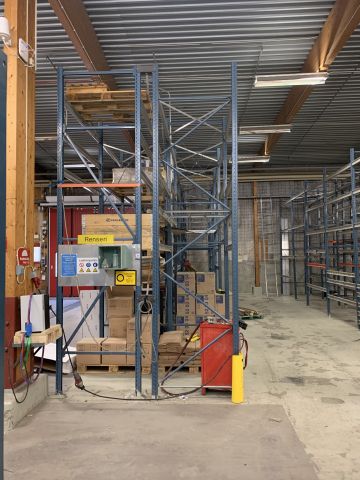 618198-3 Pallställ med ca 60 pallplatser.