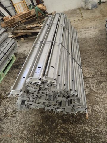 618198-5 Pallställ med ca 60 pallplatser.