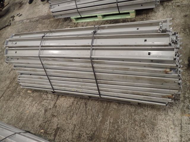 618198-9 Pallställ med ca 60 pallplatser.