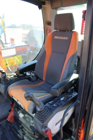 647533-35 Crawler excavator Doosan DX with planer bucket -15 Hours: 2497.2