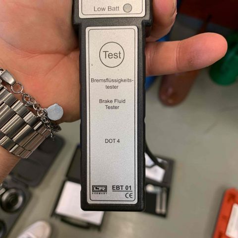 524278-3 Elektrisk bromsvätsketestare Würth, digitalt skjutmått Biltema