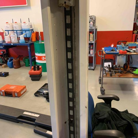 524287-8 Car lift pneumatic 4-pallet lift Koni KO 4025 2500kg -1979