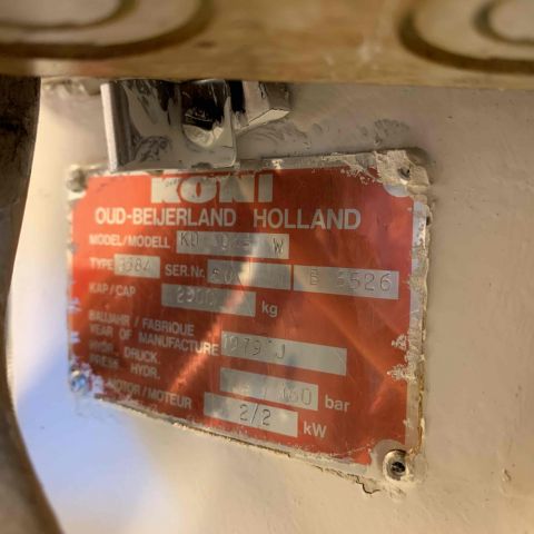 524287-12 Car lift pneumatic 4-pallet lift Koni KO 4025 2500kg -1979