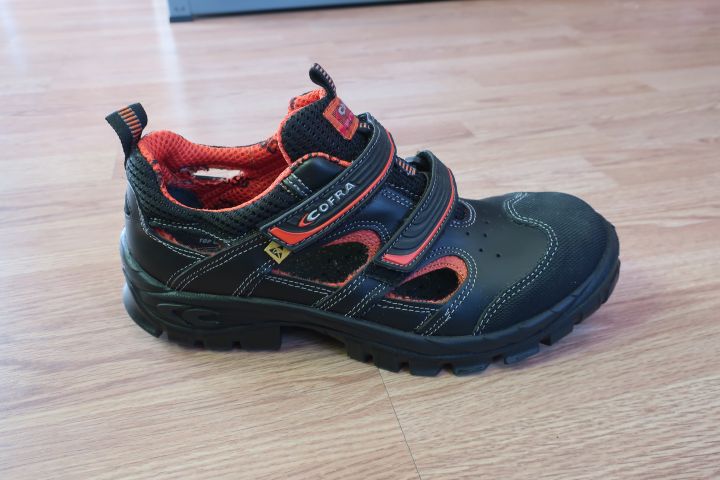 628471-1 8 par skyddssandaler, Cofra Vithar, olika storlekar