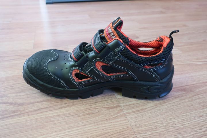 628471-3 8 par skyddssandaler, Cofra Vithar, olika storlekar