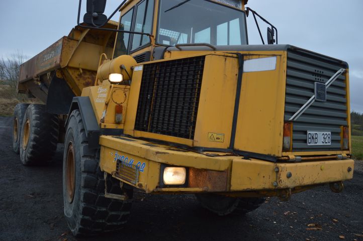 648076-14 Dumper Volvo A 25 C -00 (BKB328)