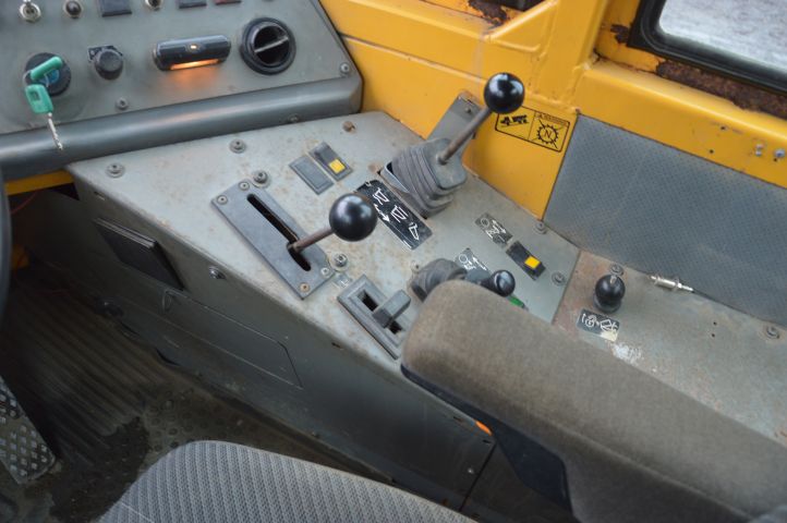 648076-28 Dumper Volvo A 25 C -00 (BKB328)