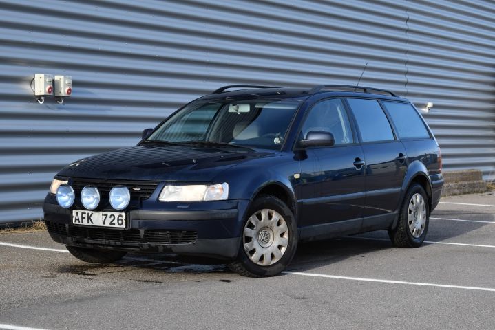 648111-1 Volkswagen PASSAT WAS TURBO, 1999, 31868mil, AFK 726 (Repair object)