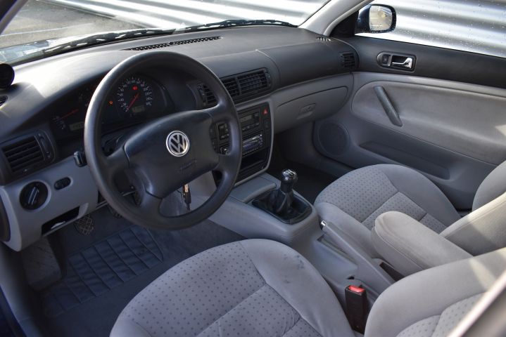 648111-12 Volkswagen PASSAT WAS TURBO, 1999, 31868mil, AFK 726 (Repair object)