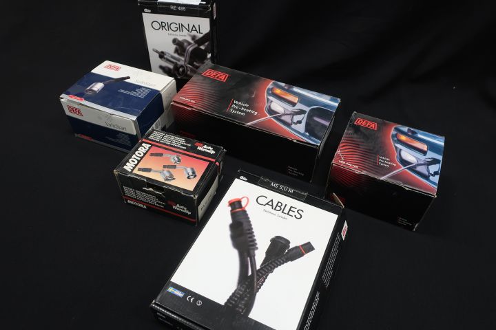 638280-6 Large assortment of Mercedes-Benz car spare parts etc.