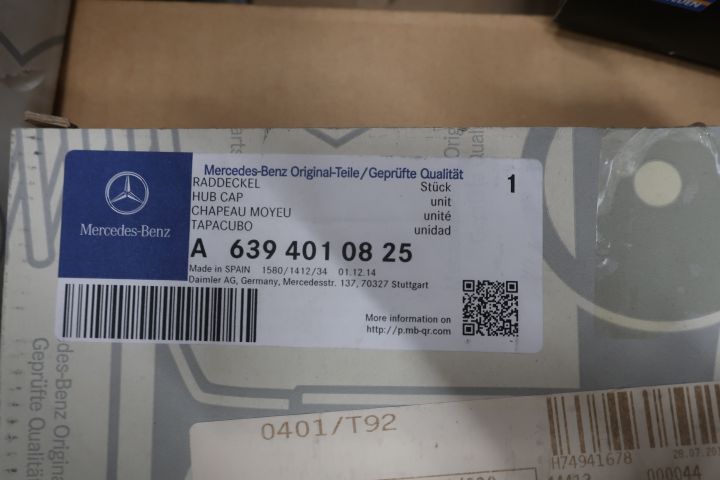 638280-7 Large assortment of Mercedes-Benz car spare parts etc.