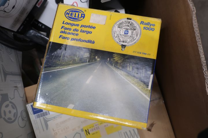 638280-8 Large assortment of Mercedes-Benz car spare parts etc.