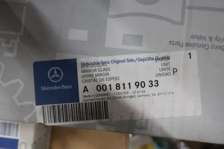 638280-10 Large assortment of Mercedes-Benz car spare parts etc.
