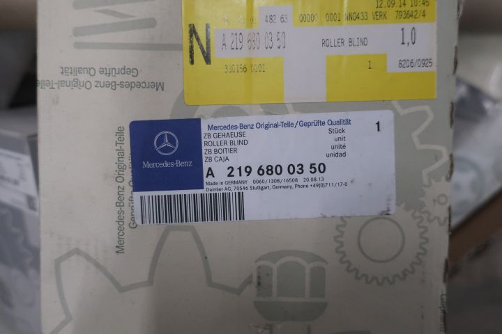 638280-19 Large assortment of Mercedes-Benz car spare parts etc.