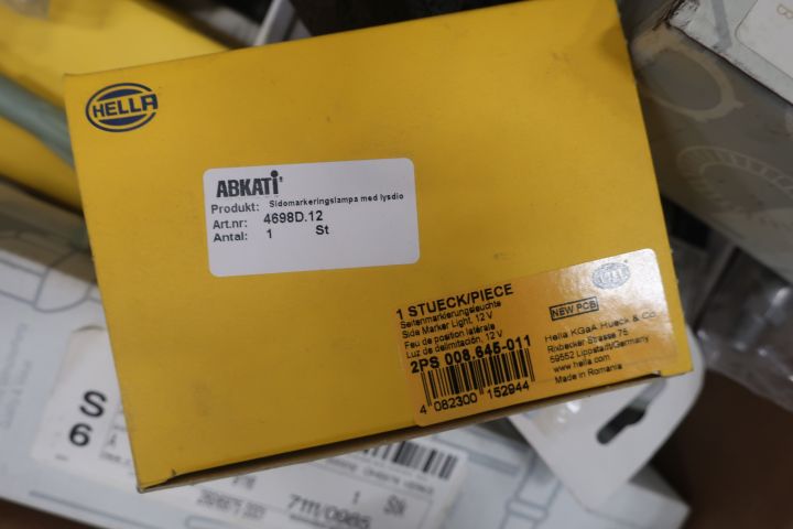 638280-26 Large assortment of Mercedes-Benz car spare parts etc.