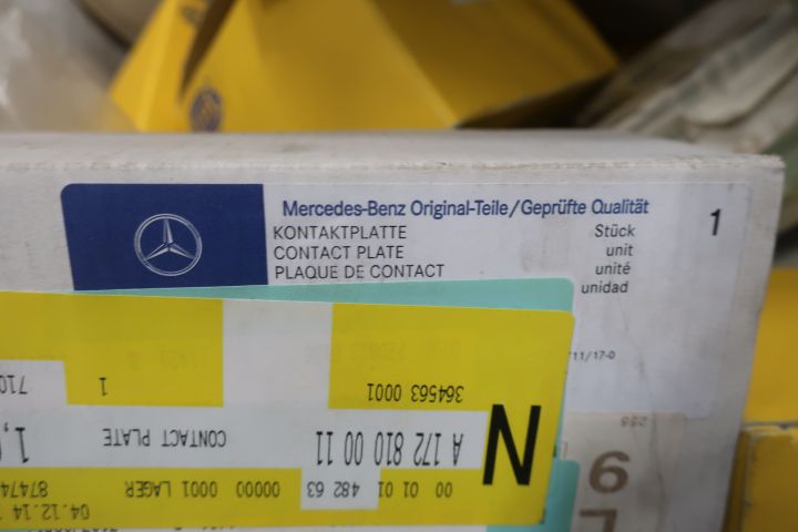638280-28 Large assortment of Mercedes-Benz car spare parts etc.