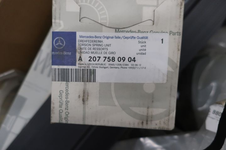 638280-29 Large assortment of Mercedes-Benz car spare parts etc.