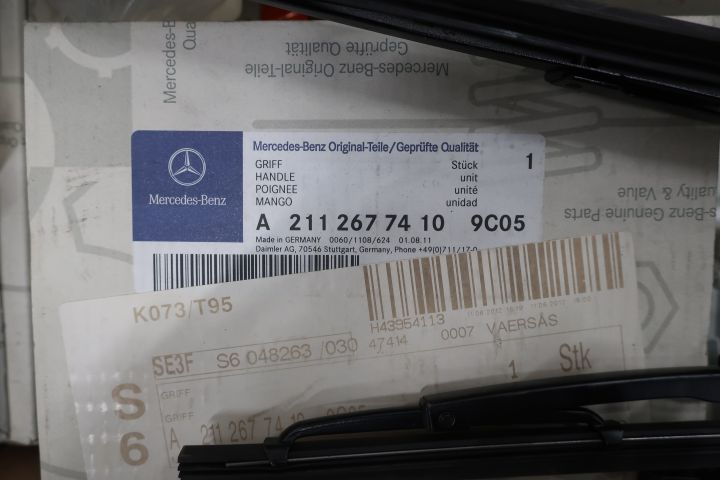 638280-30 Large assortment of Mercedes-Benz car spare parts etc.