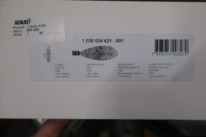 638280-33 Large assortment of Mercedes-Benz car spare parts etc.