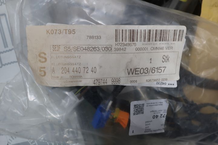 638280-34 Large assortment of Mercedes-Benz car spare parts etc.