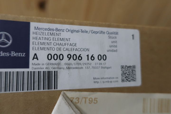 638280-38 Large assortment of Mercedes-Benz car spare parts etc.