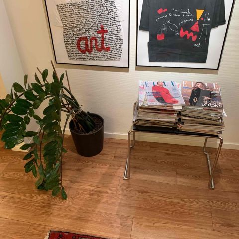 648114-7 Waiting room furniture, Arne Norell Ari armchair, paintings, carpet