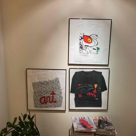 648114-8 Waiting room furniture, Arne Norell Ari armchair, paintings, carpet