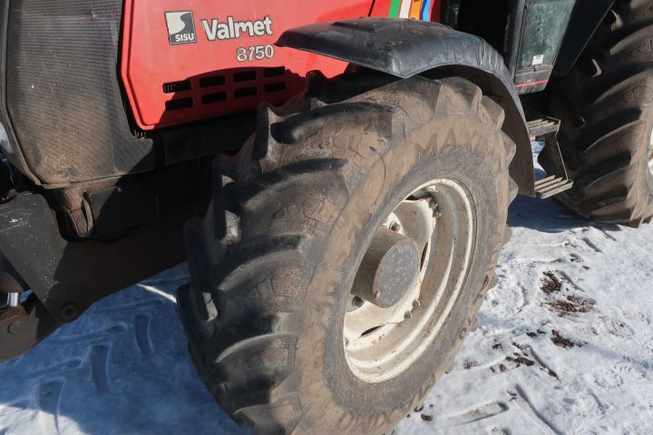 639497-8 Tractor Valmet 8750 - 1997 / FGN552 - Repair object