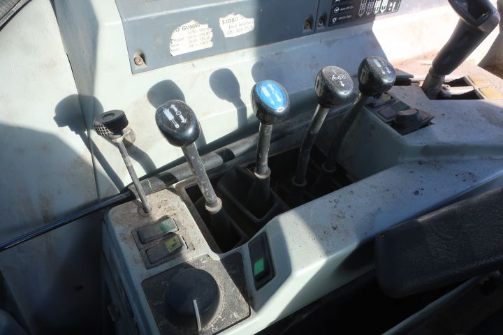 639497-26 Tractor Valmet 8750 - 1997 / FGN552 - Repair object