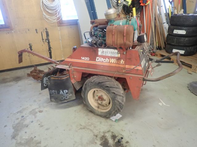 599472-1 Ditch Witch 1420 Chain Excavator Rope Object