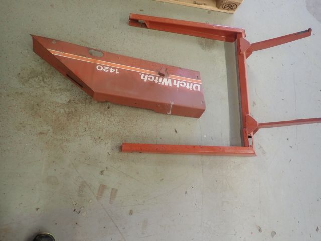 599472-19 Ditch Witch 1420 Chain Excavator Rope Object