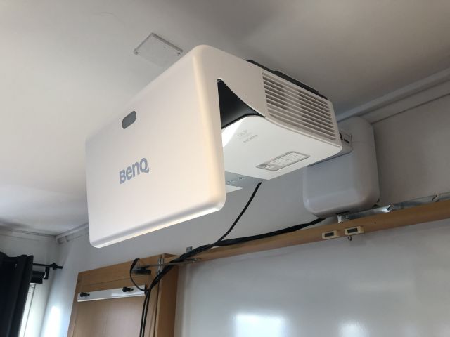 649649-1 Projector - Benq MW843UST with wall mount