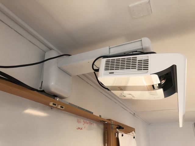 649649-2 Projector - Benq MW843UST with wall mount